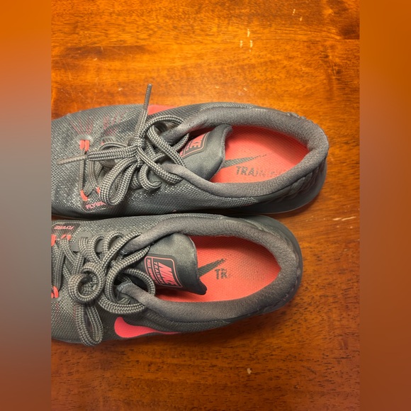 Nike Gray and Pink Athletic Shoes GUC 7 - Picture 6 of 8